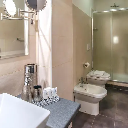 Bed and Breakfast Black And White 4*