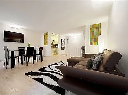 Bed and Breakfast Black And White 4*
