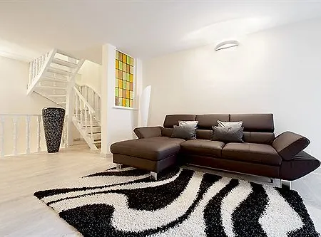 Black And White Bed and Breakfast 4*
