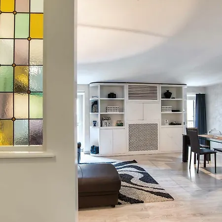 Black And White Bed and Breakfast 4*