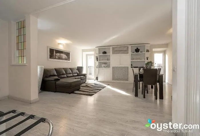 Nocleg ze śniadaniem Black And White 4*