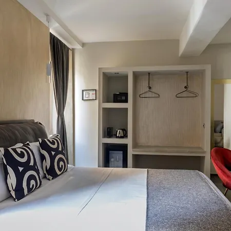 Bed and Breakfast Black And White 4*
