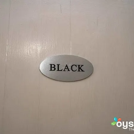 Black And White Bed & Breakfast