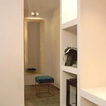 Black And White 4* 로마