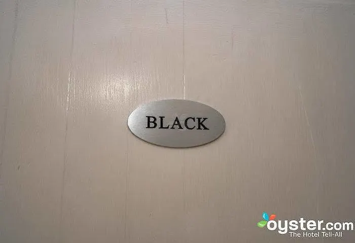 Black And White فندق مبيت وإفطار