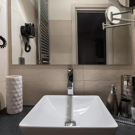 Bed & Breakfast Black And White