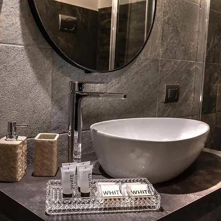 Black And White Bed & Breakfast 4*