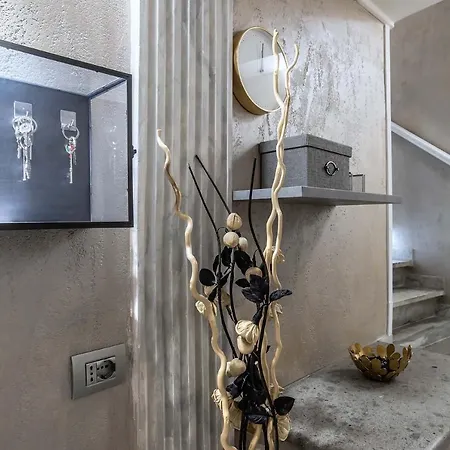 Bed & Breakfast Black And White 4*