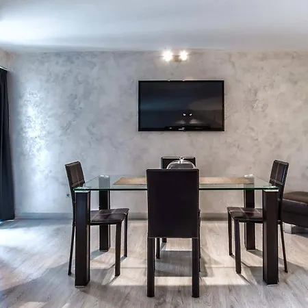 Black And White Bed & Breakfast