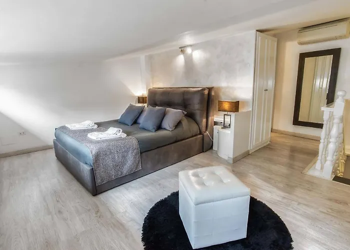 住宿加早餐酒店 黑白套房